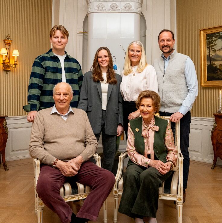 El rey Harald de Noruega junto a su familia