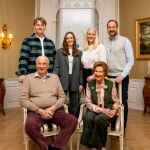 El rey Harald de Noruega junto a su familia