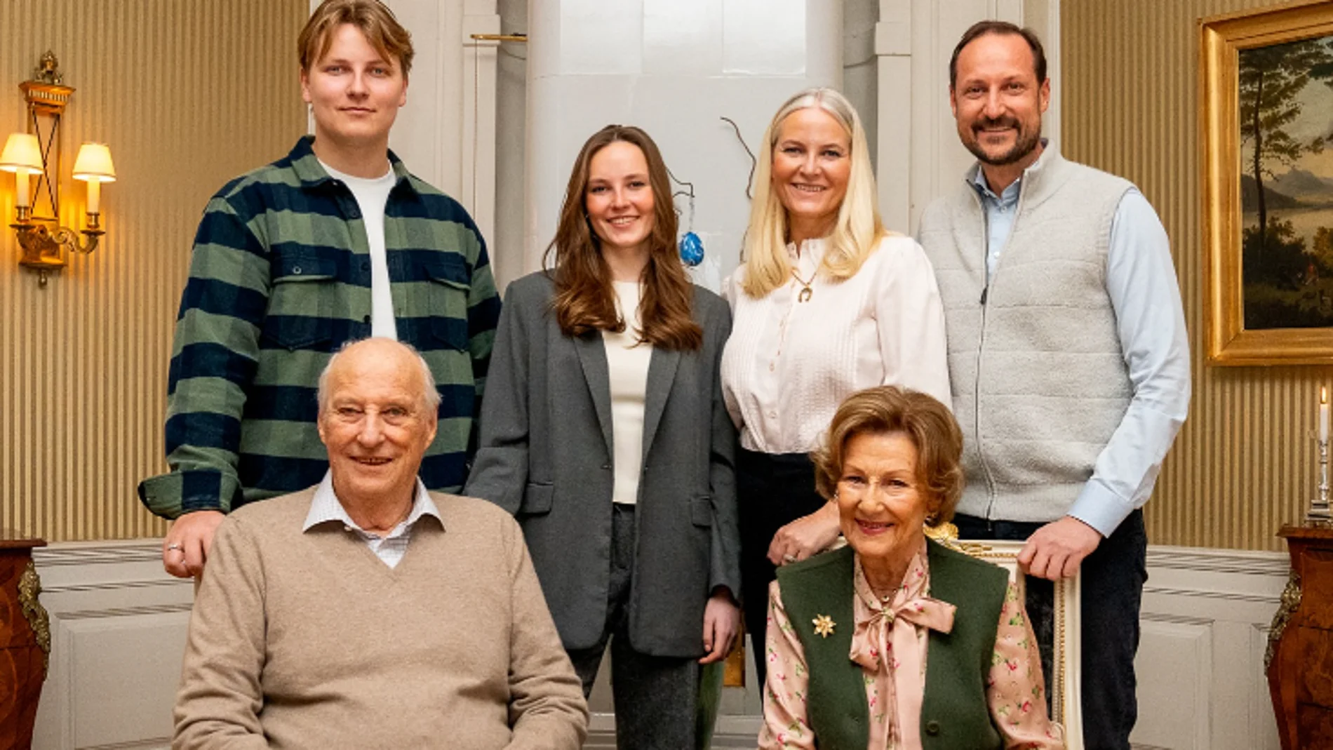 El rey Harald de Noruega junto a su familia