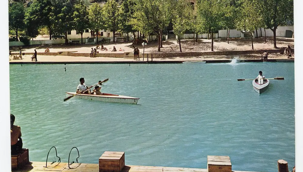 Piraguas surcan las aguas profundas del Júcar