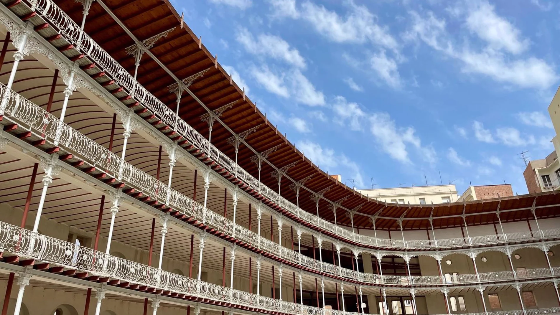 El frontón Beti Jai reabre al público