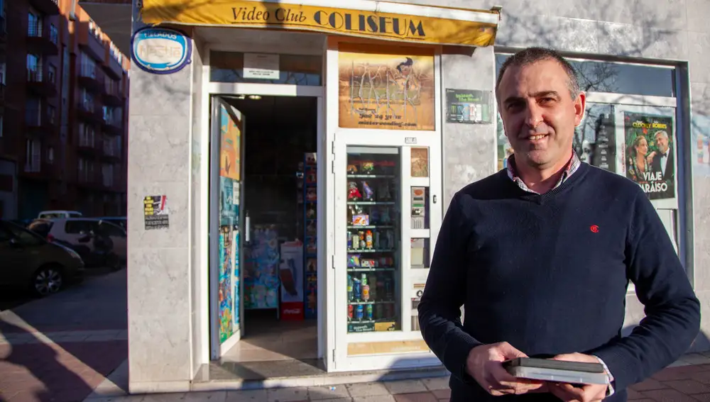 Celso Díaz, dueño del videoclub Coliseum