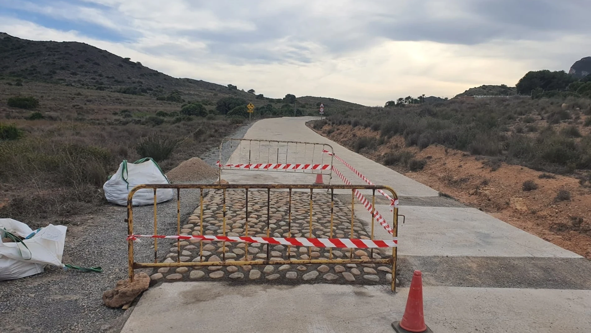 Obras que se están realizando en los accesos del Parque Regional de Calblanque para prevenir los atropellos sobre la fauna