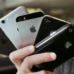 Dos detenidos en Usera por tratar de vender más de un centenar de móviles iPhone sustraídos