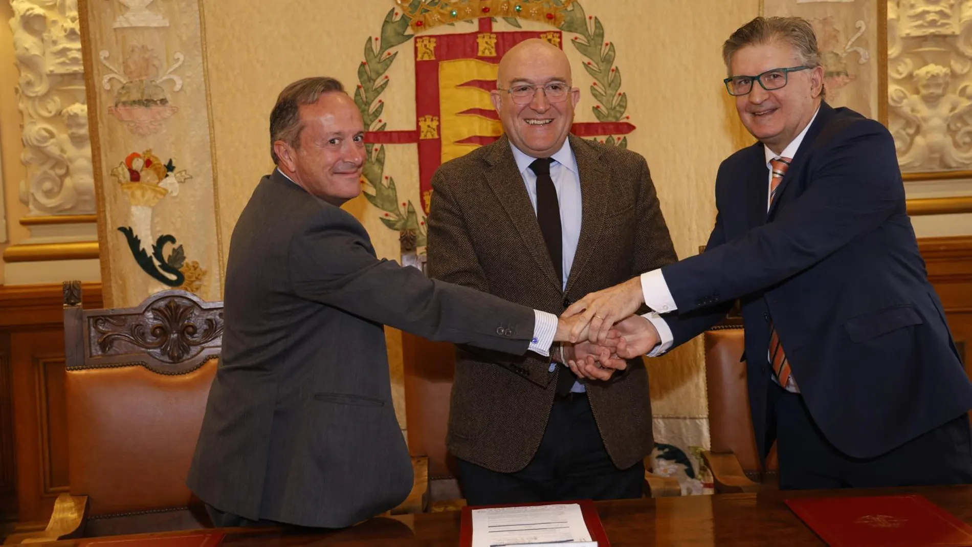 Convenio firmado por Jesús Julio Carnero y Fernando Sobrini