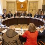 El alcalde de Salamanca, Carlos García-Carbayo, preside la mesa para la defensa de las conexiones ferroviarias de Salamanca