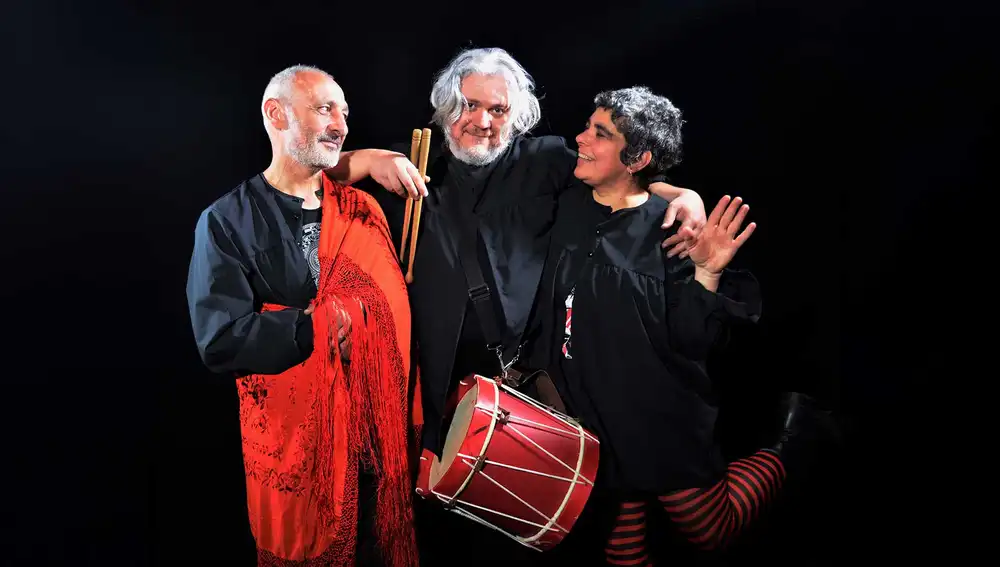 La banda de folk Ursaria da una nueva vuelta de tuerca en la exaltación de las músicas populares madrileñas, intentando recolectar lo urbano y lo rural. Tocarán en el Café Berlín el 18 de abril dentro del Ciclo Folklore(s)
