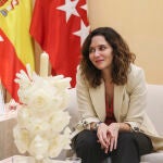 Díaz Ayuso recibe a representantes de la Hermandad y Cofradía de Nuestro Padre Jesús de la Salud y María Santísima de las Angustias–Los Gitanos de Madrid