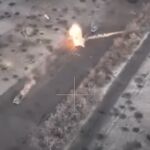 Momento en el que un tanque ruso es alcanzado por fuego ucraniano en el este del país