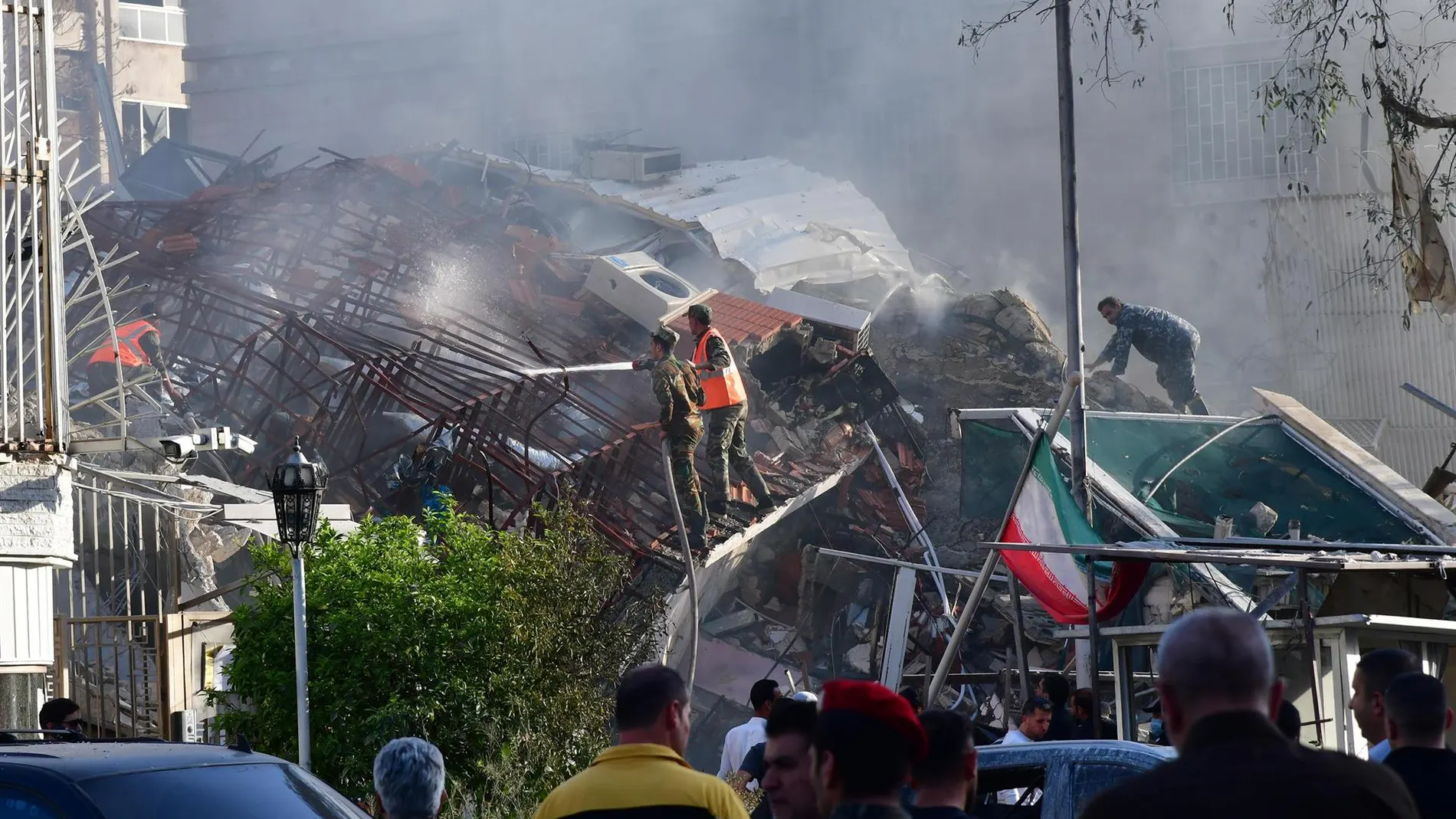 Siria.- Ascienden a once los muertos en un bombardeo de Israel contra el Consulado iraní en Damasco