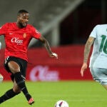 Cyle Larin, durante un partido