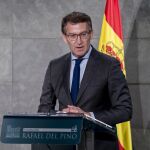 AM.-Feijóo dice que no cabe referéndum "ni a la canadiense ni a la escocesa" y ve en Illa una "continuación" del procés