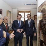 El presidente de la Junta visita la sede de la Fundación Duques de Soria acompañado de Carlos Zurita y Rafael Benjumea