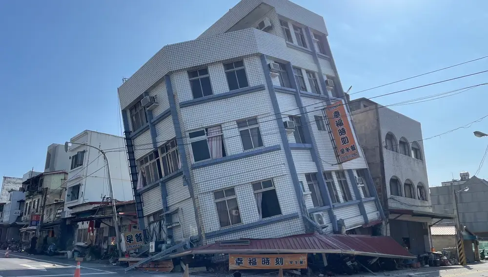 7.4 magnitude quake hits Taiwan