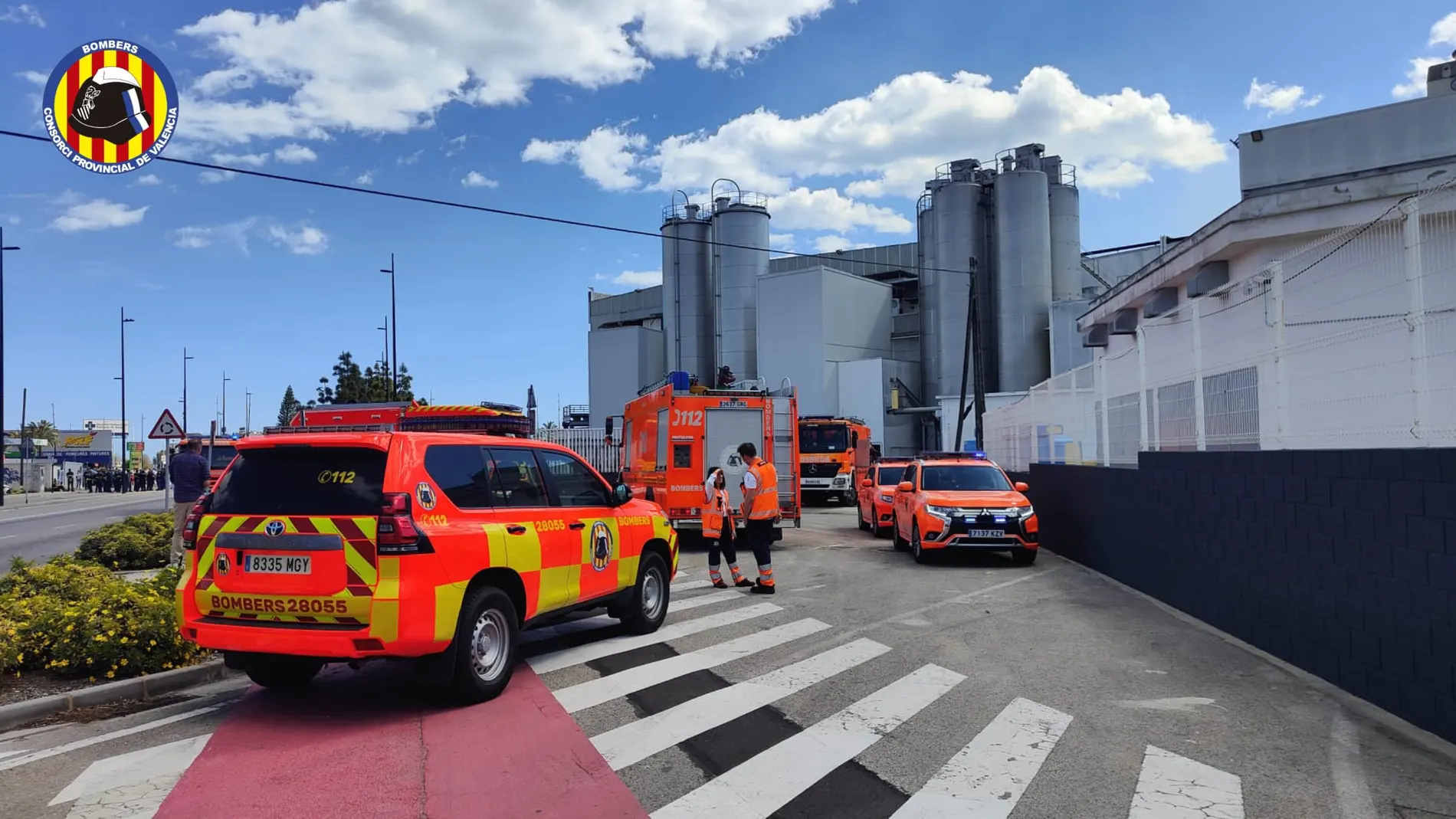 Desalojan la fábrica de Dulcesol, en Gandía, por un incendio