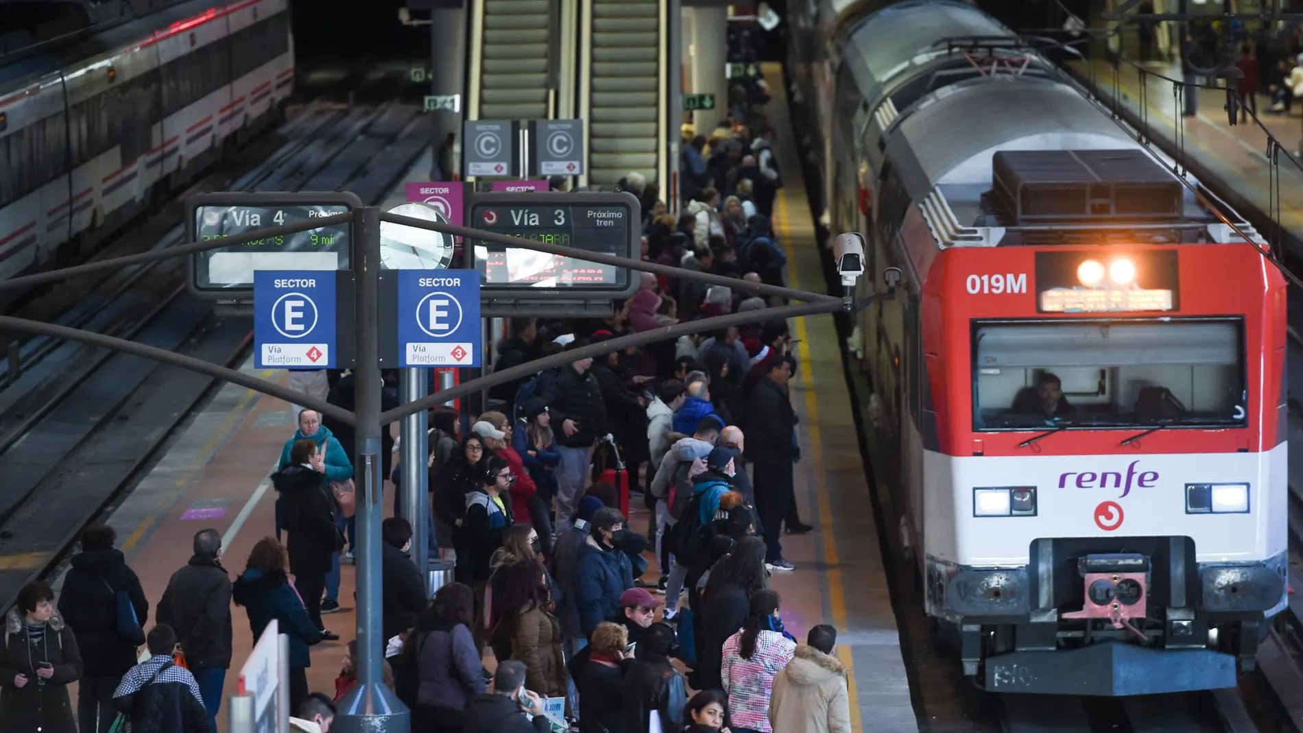 MADRID.-Retrasos en líneas C-3 y C-4 de Cercanías de Madrid por varias incidencias registradas a primera hora de la mañana