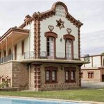 La casa modernista adquirida por Rauw Alejandro en 2022