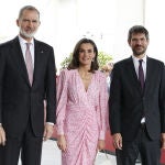 El primer look de la Reina Letizia a su vuelta de Semana Santa.