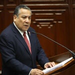 El primer ministro peruano, Gustavo Adrianzén, comparece ante el Congreso