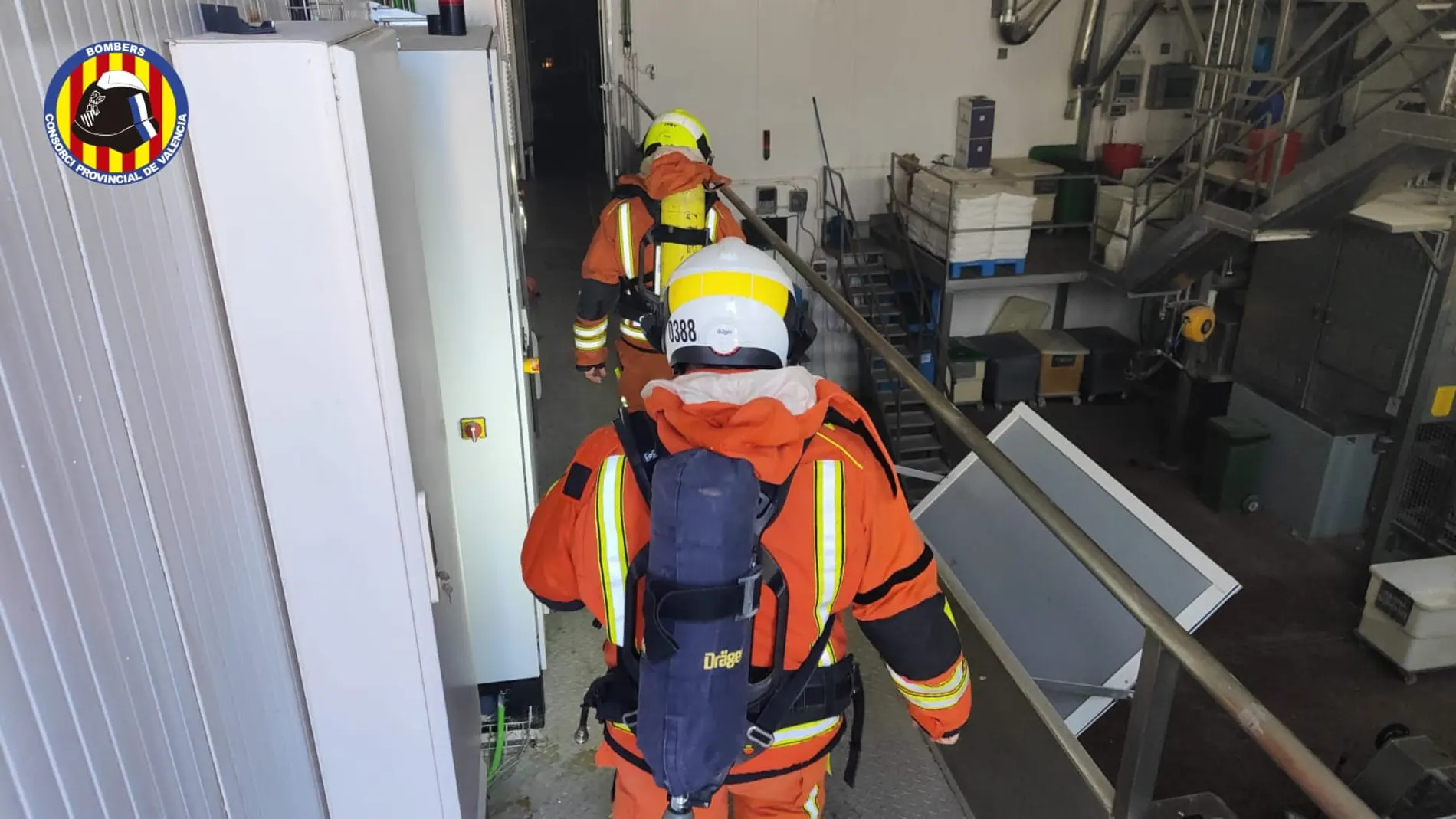 Trece personas atendidas por inhalación de humo en el incendio ya extinguido de Dulcesol