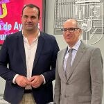 Javier Iglesias junto al diputado David Mingo