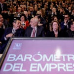 Vicente Boluda y Juan Roig (a la izquierda) durante la presentación del Barómetro del Empresario 2024