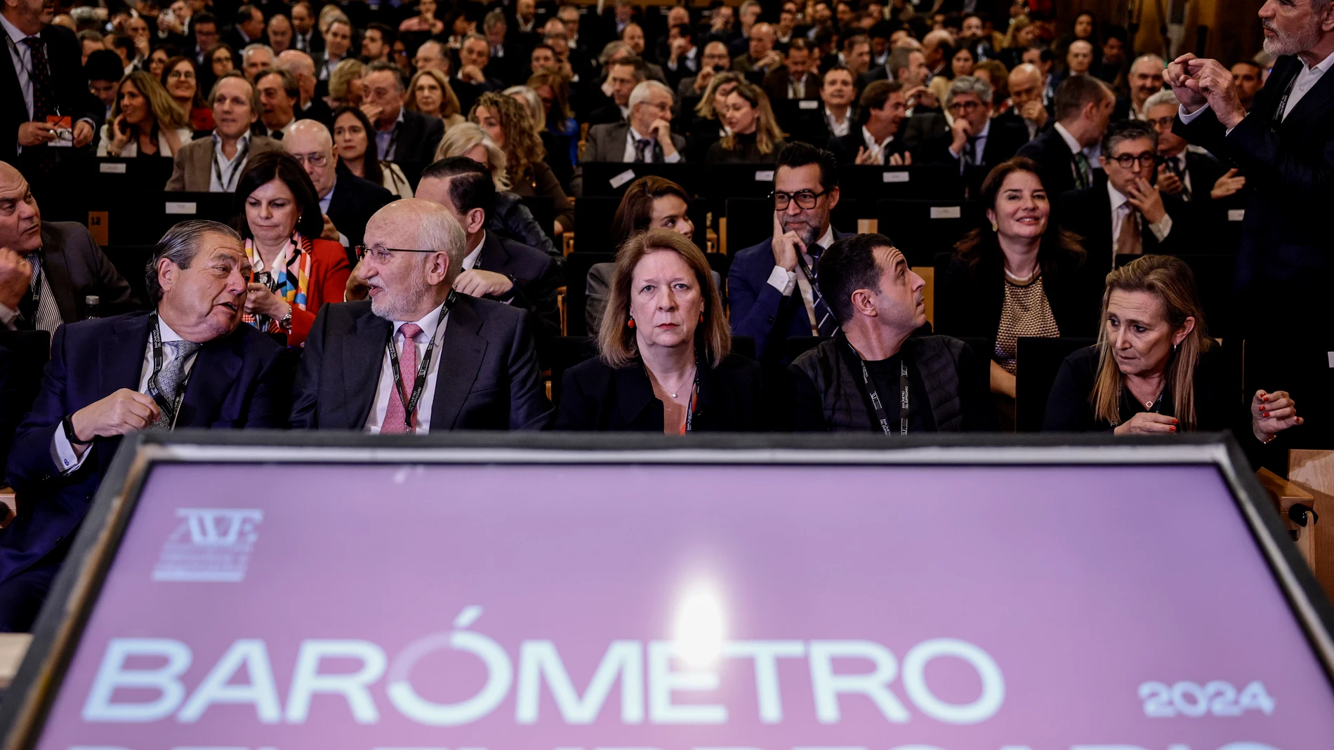 Vicente Boluda y Juan Roig (a la izquierda) durante la presentación del Barómetro del Empresario 2024