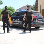 Agentes de policía reaniman a un bebé en parada cardiorrespiratoria en Sagunto
