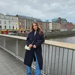 Paula Echevarría con jeans y zapatillas.