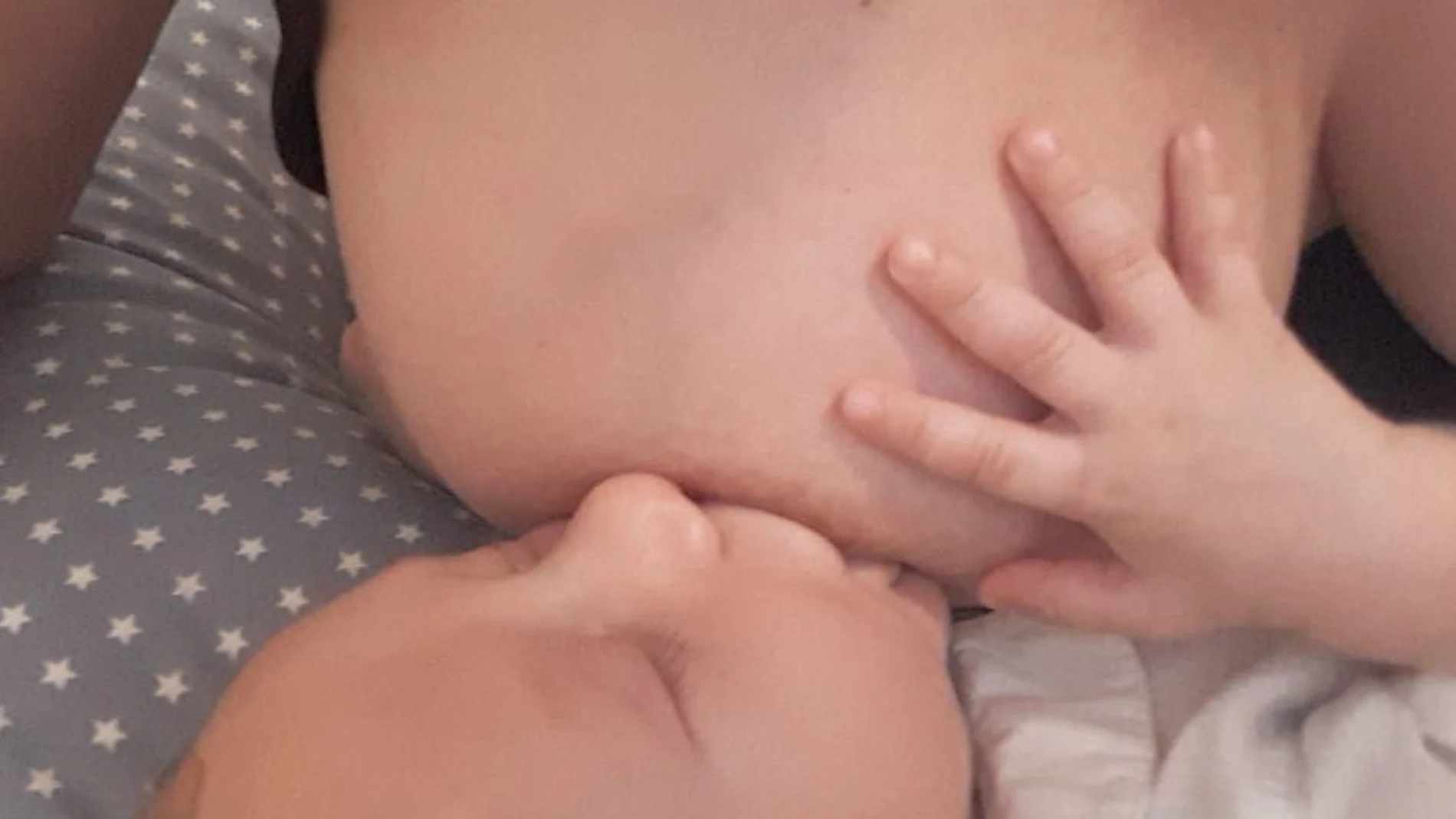 Los brazos de la mamá son el hábitat natural del recién nacido