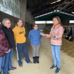 Vázquez, hoy, en una visita este sábado a una explotación ganadera en el municipio lucense de A Pastoriza.