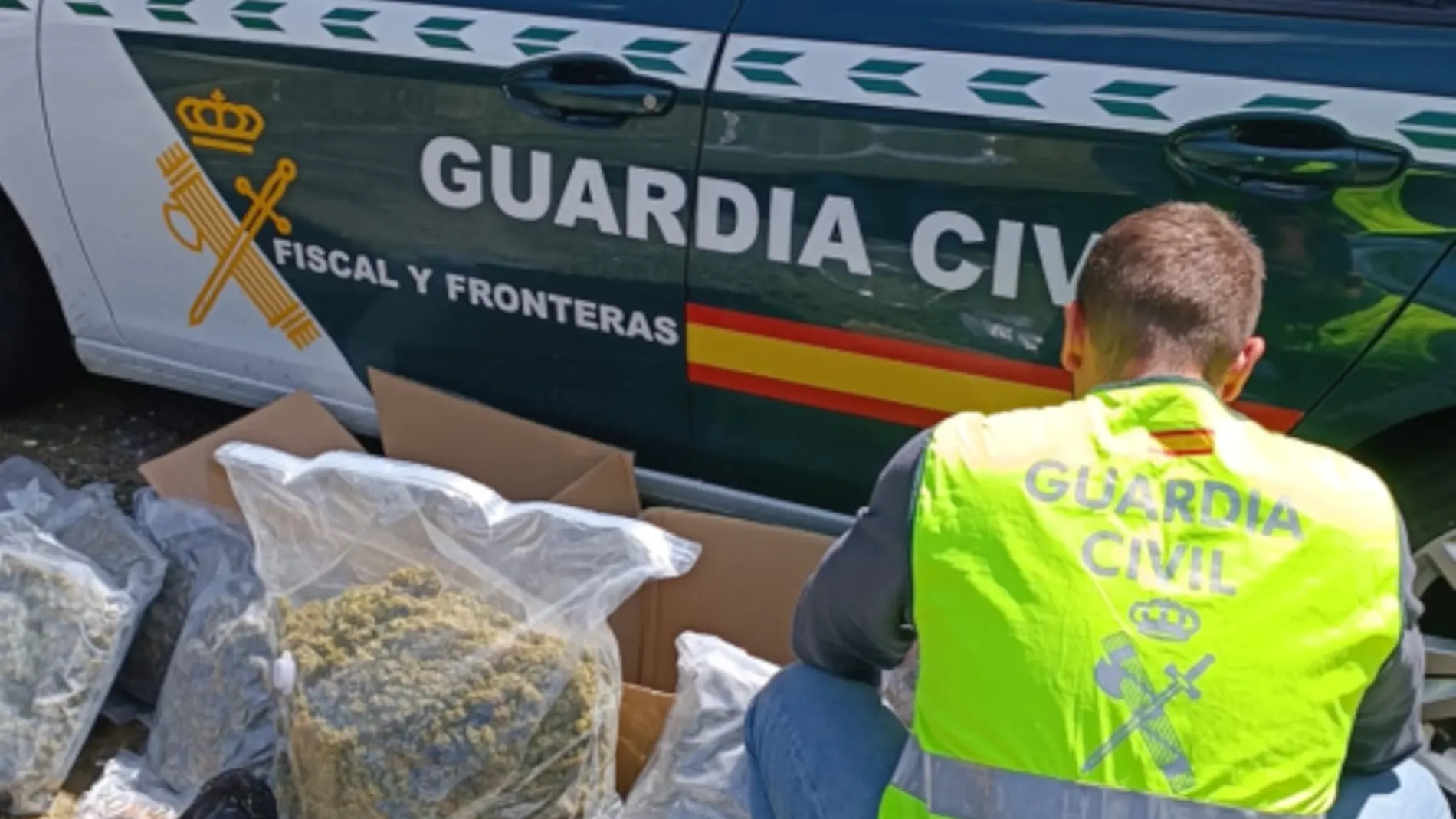 Un agente, durante la operación
