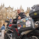 Anselmo Tascón, socio de Moteros Solidarios, inicia el viaje solidario ‘Cinco puntos cardinales para concienciar por las enfermedades raras’