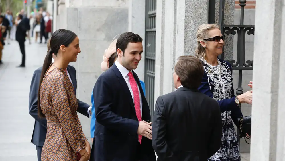 Victoria Federica, Froilán y la infanta Elena en la boda de Almeida y Teresa Urquijo