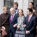 El Rey Juan Carlos I protagoniza una imagen entrañable con sus hijas y nietos