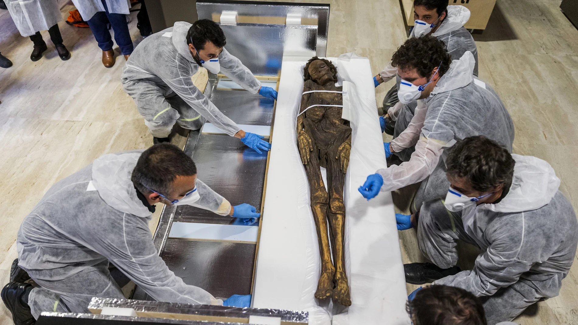 El Museo Arqueológico acoge la momia guanche del Barranco de Herques, el mejor ejemplo de restos momificados de las culturas prehispánicas canarias y con el que el este museo abre un espacio sobre las poblaciones prehispánicas.