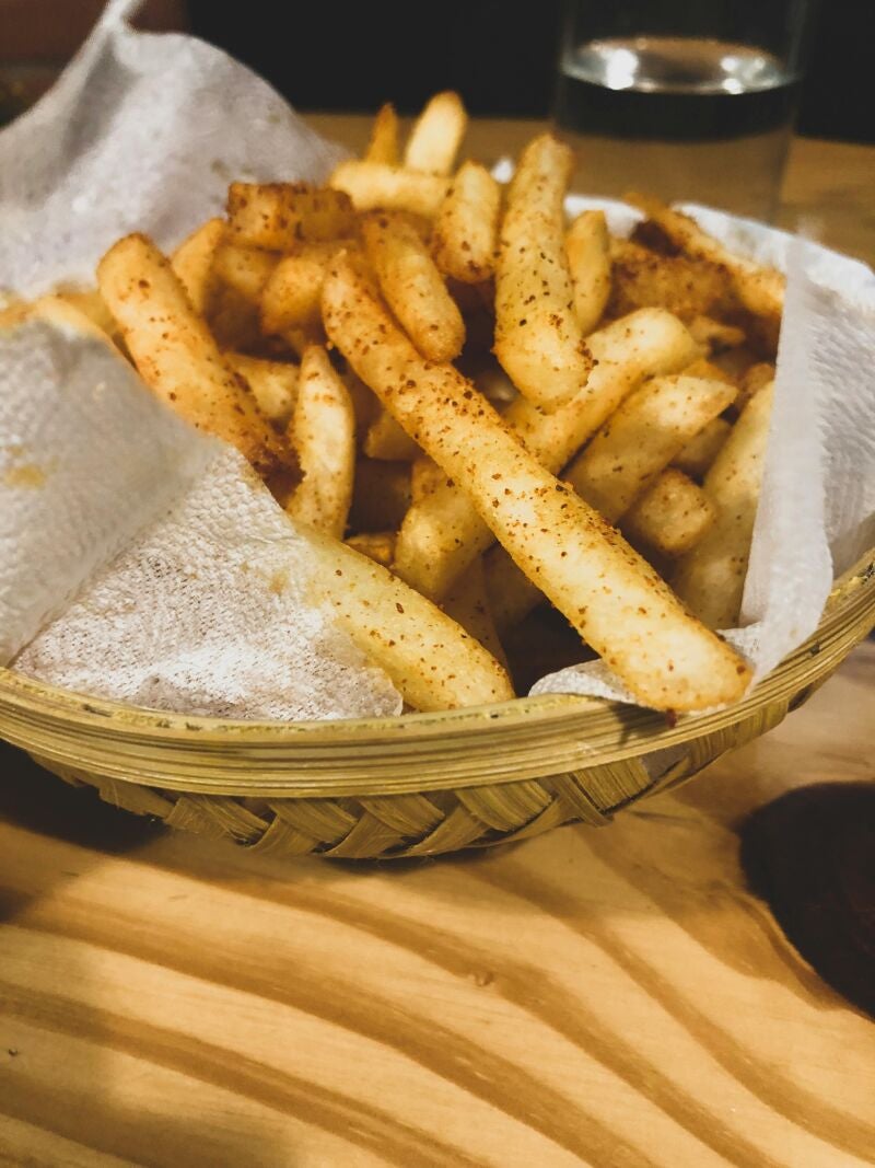 ¿Por qué la gente utiliza vinagre al preparar patatas fritas? El resultado es espectacular