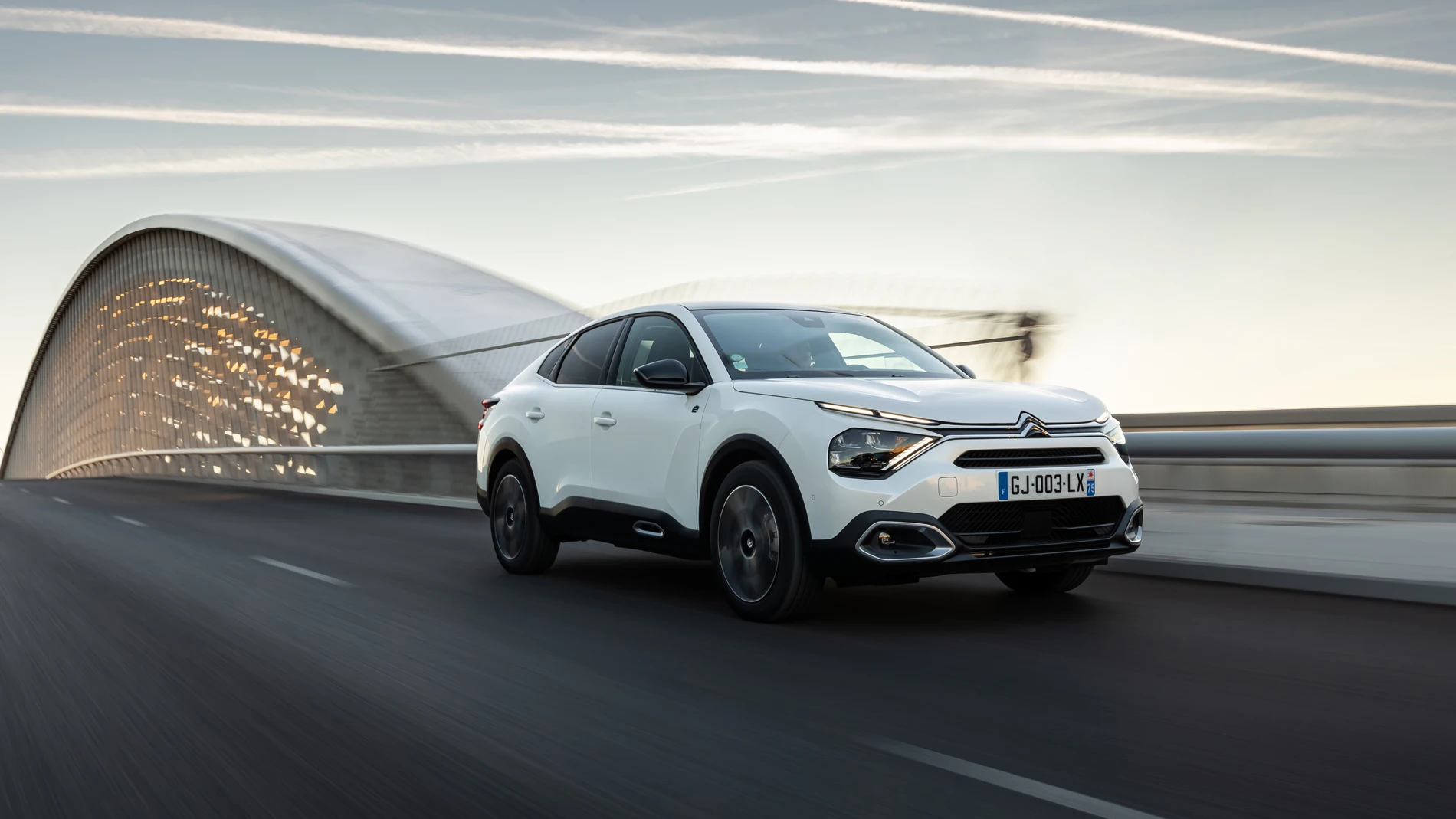 El Citroën C4X, ahora también eléctrico