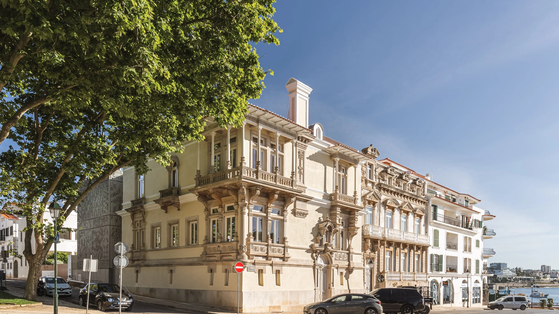 Vista del hotel desde la avenida "Dom Carlos I"