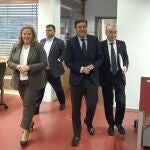 Fernández Carriedo y Cristina Ayala, antes de firmar el acuerdo junto al delegado territorial Roberto Saiz y el concejal de Urbanismo, Manuel Manso