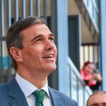 Pedro Sánchez visita una promoción de viviendas sociales en Dos Hermanas, Sevilla
