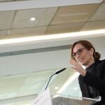 La ministra de Sanidad, Mónica García, interviene durante un desayuno Socio-Sanitario de Europa Press, en el Hotel Hyatt Regency Hesperia Madrid