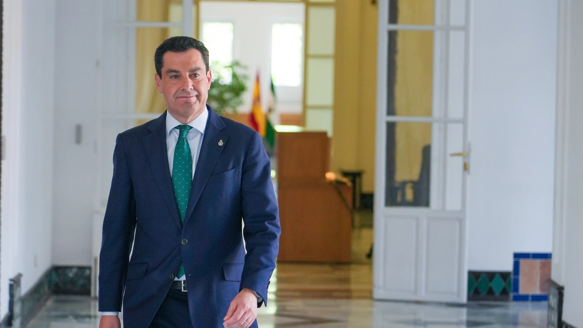 El presidente de la Junta de Andalucía, Juanma Moreno, mantiene una reunión con el embajador de Francia, Jean-Michel Casa en el Palacio de San Telmo, a 8 de abril de 2024, en Sevilla (Andalucía, España)08 ABRIL 2024Francisco J. Olmo / Europa Press08/04/2024