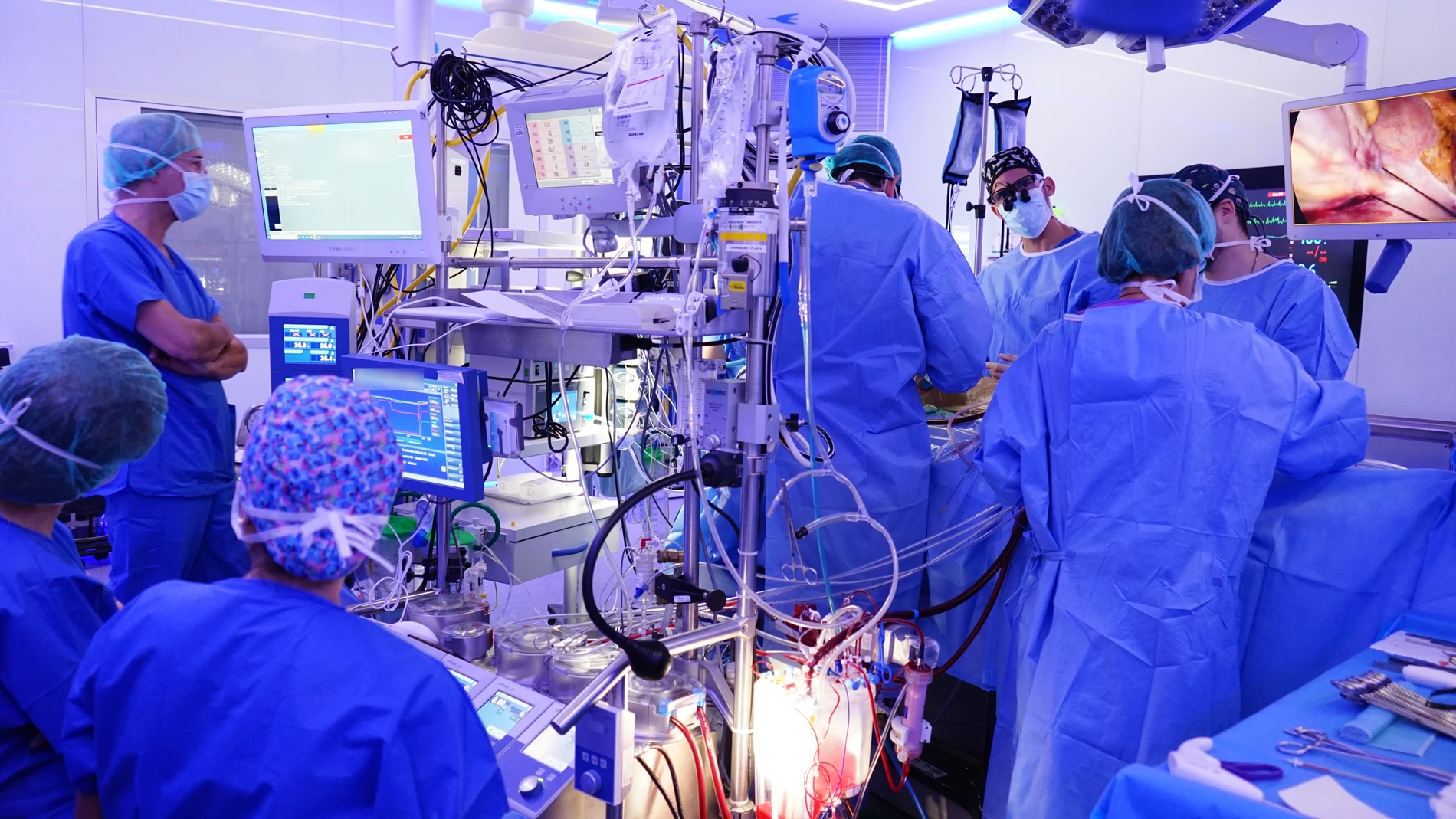 Imagen de una intervención mínimamente invasiva practicada por el Centro de Cardiopatías Congénitas de Barcelona
