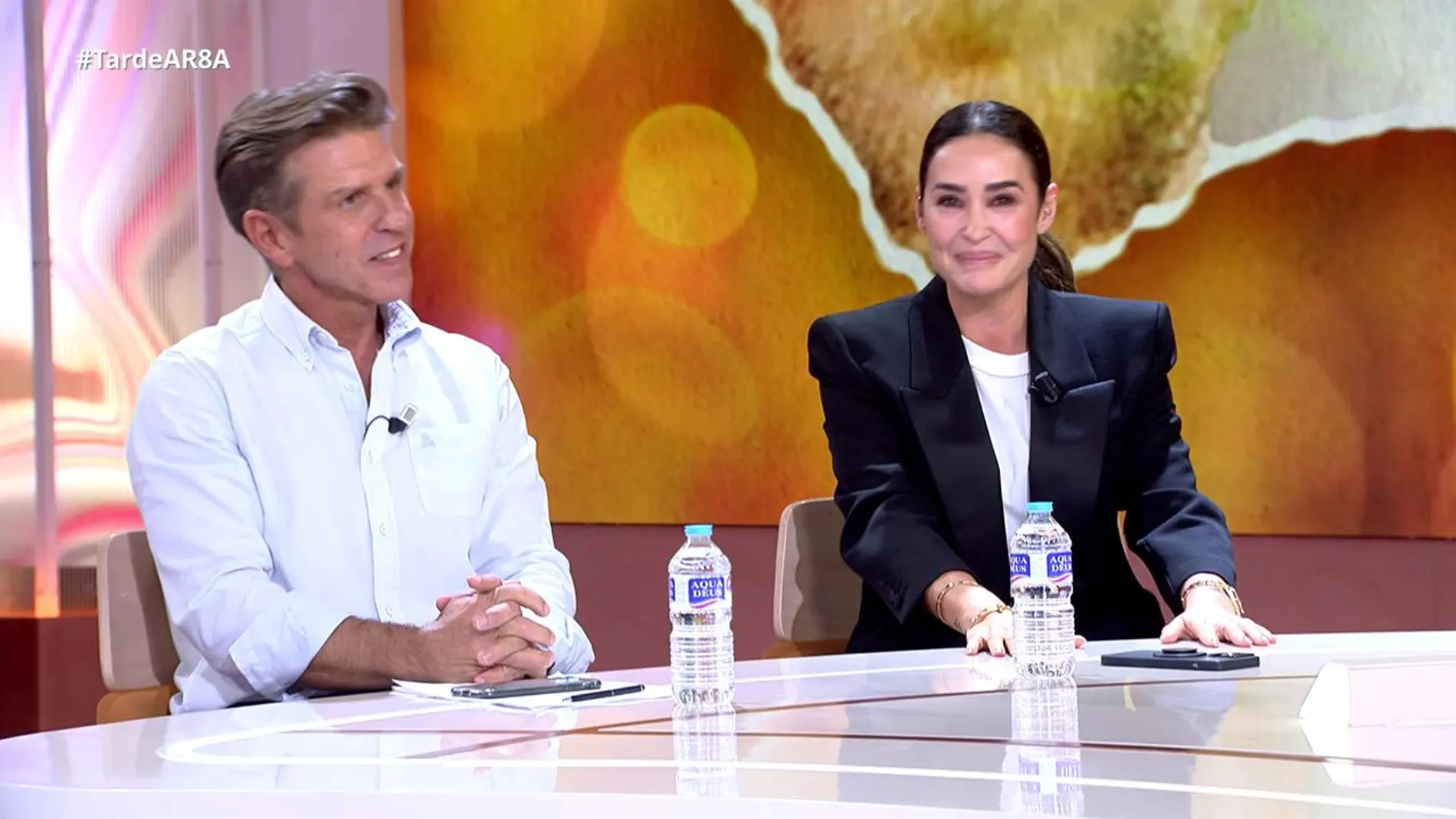 Manuel Díaz 'El Cordobés' y Vicky Martín Berrocal en el plató de 'TardeAR'