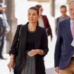 La portavoz del Consell, Ruth Merino, y el conseller de Agricultura, José Luis Aguirre, a su llegada a la rueda de prensa 