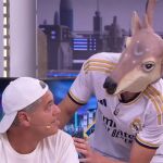 Un “ciervo” vuelve a sorprender a Frank Cuesta en el plató de “El Hormiguero”