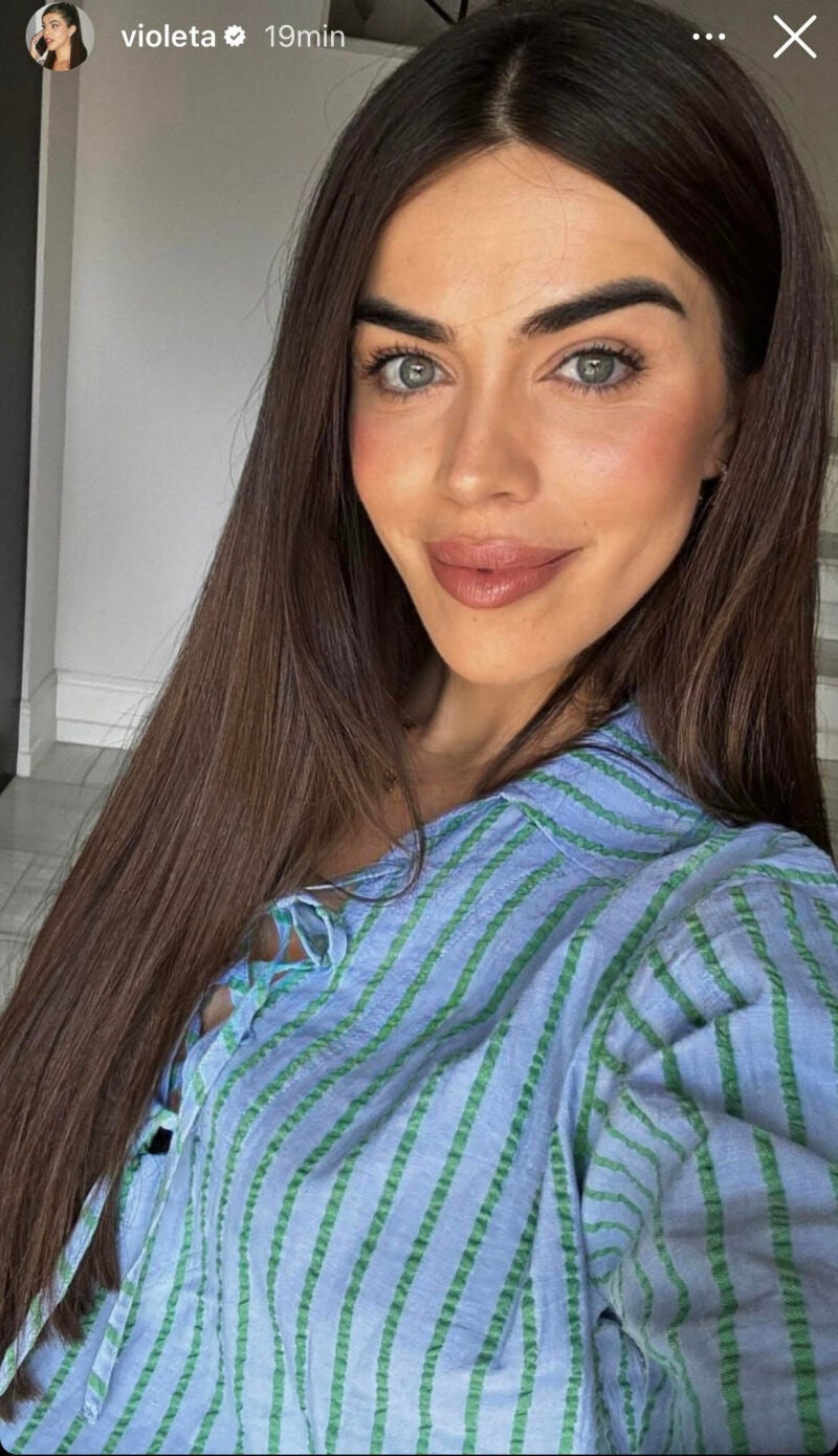 Violeta con camisa de María Pombo.