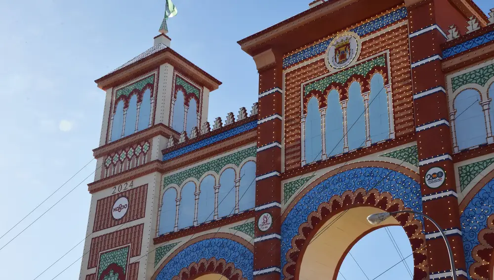 La imagen de Cruzcampo está presente en la portada de la Feria por sus 120 años de historia.