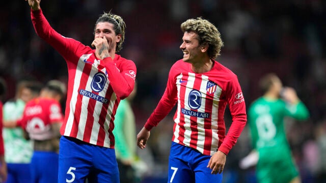 Griezmann y De Paul, tras el partido ante el Dortmund
